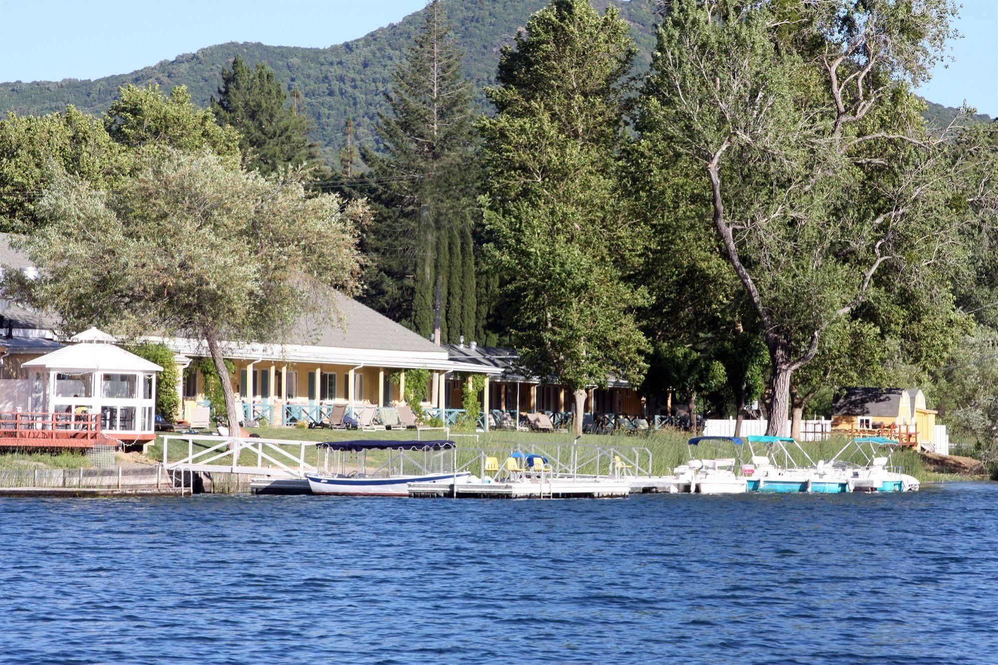 เดอะลอดจ์ แอต บลู เลคส์ อัพเปอร์ เลค Villa Upper Lake ภายนอก รูปภาพ